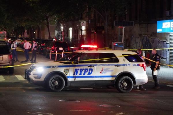 A photo of an NYPD vehicle at the Bronx crime scene on Anthony Avenue