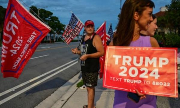 Supporters of Do<em></em>nald Trump outside his Mar-a-Lago resort.