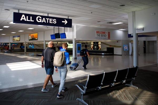 Passengers walking towards their gates at South Bend Internatio<em></em>nal Airport.