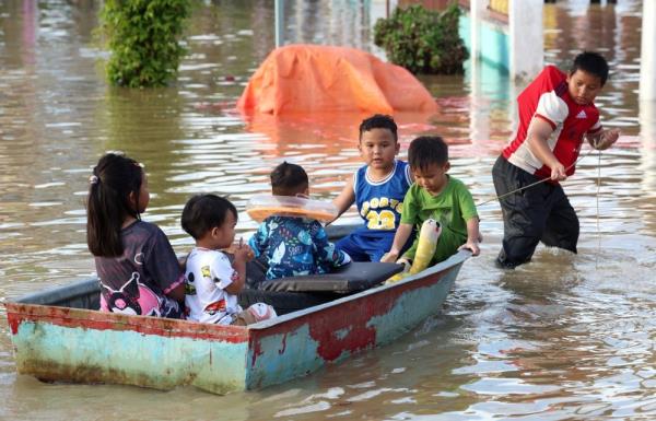 Flood-hit schools under Education Ministry to co<em></em>ntinue classes via home-ba<em></em>sed learning