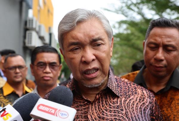 Motion of no co<em></em>nfidence against PM Anwar? Zahid says govt remains solid with backing of 153 MPs, more than supermajority