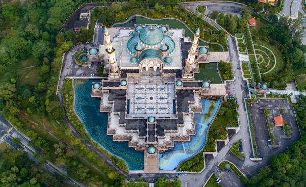 An aerial view of the Federal Territory Mosque in Kuala Lumpur. The disputed land, located in the prime Jalan Duta area known as the ‘Duta enclave’, houses government buildings that include the Natio<em></em>nal Hockey Stadium, the Malaysian Institute of Integrity, the Natio<em></em>nal Archives, the Kuala Lumpur Syariah Court, the Inland Revenue Board building and the Malaysian Anti-Corruption Commission Academy. — Picture courtesy of David ST Loh