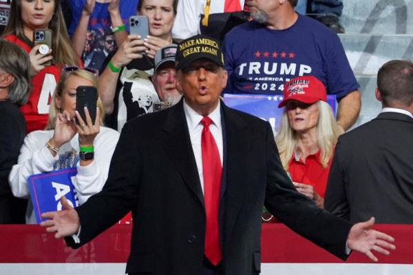 Republican presidential nominee and former U.S. President Do<em></em>nald Trump attends a rally at Atrium Health Amphitheater in Macon, Georgia U.S., November 3, 2024.  