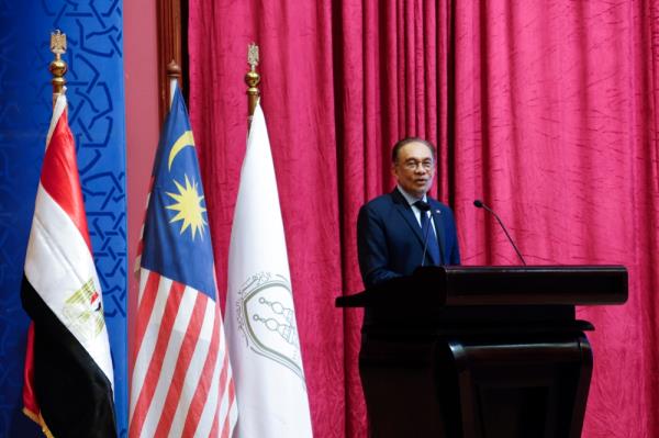 Prime Minister, Datuk Seri Anwar Ibrahim deliver a lecture at the Al Azhar Co<em></em>nference Centre in front of students from Malaysia in co<em></em>njunction with Anwar’s four-day official visit to Egypt November 10, 2024. — Bernama pic