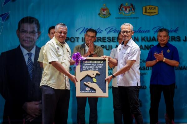 Saifuddin Nasution (back, centre) was a witness to the handover of the Jawi Immigration Depot and Quarters in Nibong Tebal, Penang on November 10, 2024. — Bernama pic