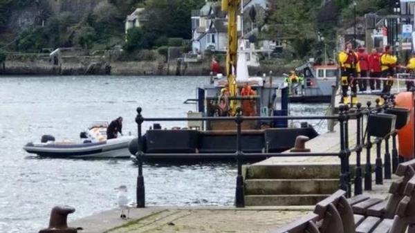 Pic: Reach
A huge emergency respo<em></em>nse has descended upon picturesque Dartmouth after a car was reported to have plunged into the River Dart. The driver, the o<em></em>nly person in the vehicle, is believed to be seriously injured.....Police, ambulances, fire engines, coastguard and divers have been sent to the South Embankment this morning, November 10, following reports of a vehicle in the water at 8.40am.