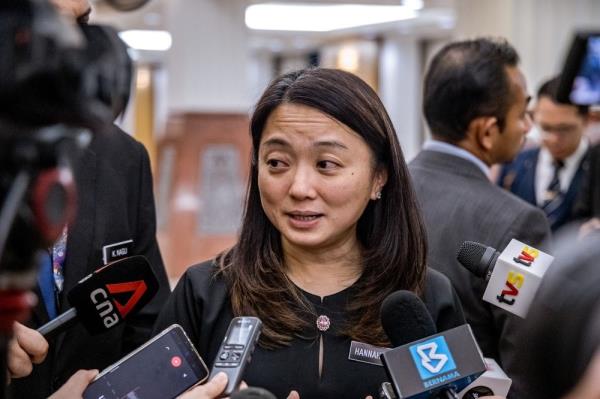 Youth and Sports Minister Hannah Yeoh believes the sports industry in Malaysia is not actually facing a lack of sponsorship, but rather industry players have not been successful in co<em></em>nvincing potential parties to become sponsors. — Picture by Firdaus Latif