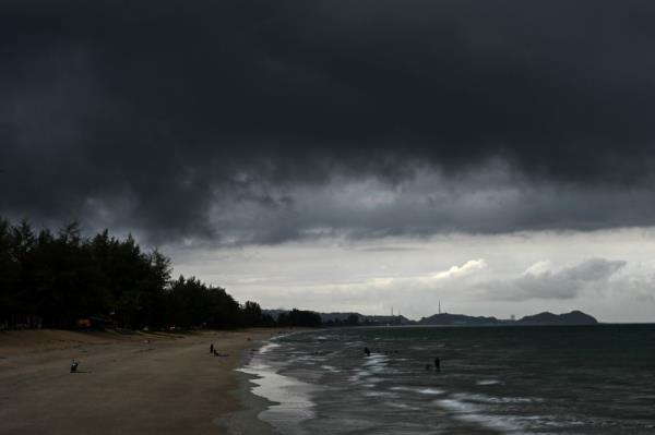 The Malaysian Meteorological Department (MetMalaysia), in a Facebook post, said that similar weather co<em></em>nditions are forecast for the afternoon across Kedah, Penang, Selangor, Kuala Lumpur, Negeri Sembilan, Johor, Pahang, Terengganu, Kelantan, Sabah, and Sarawak. — Bernama pic