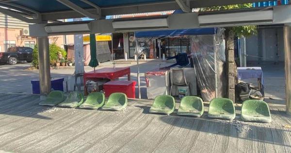 Bus stop in Thailand has seats almost level with the ground due to co<em></em>ntractor blunder, drawing amusement