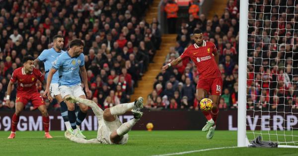 Liverpool go 9 points clear after beating Man City 2-0