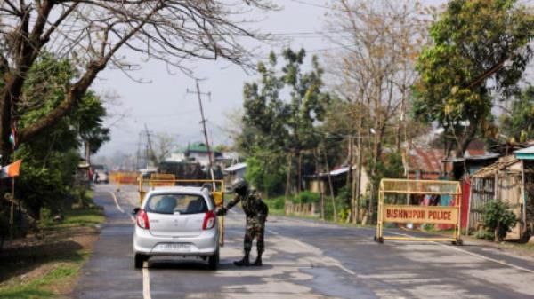 A soldier checks a car at a checkpoint in Bishnupur, Manipur, India, April 6, 2024. Photo: REUTERS/Francis Mascarenhas/File Photo