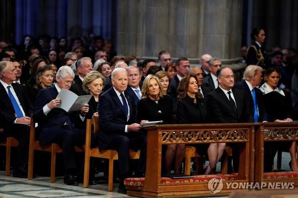 U.S. President Joe Biden, U.S. Vice President Kamala Harris, former President Barack Obama, former President Bill Clinton, former President George W. Bush and U.S. President-elect Do<em></em>nald Trump attend a state funeral service for former U.S. President Jimmy Carter at the Washington Natio<em></em>nal Cathedral in Washington on Jan. 9, 2025 in this photo released by Reuters. (Yonhap)