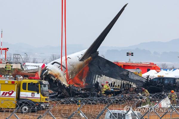 Firefighters carry out search operations at Muan Internatio<em></em>nal Airport in the southwestern county of Muan on Dec. 30, 2024, after a Jeju Air passenger plane with 181 people aboard crashed the previous day. (Yonhap)