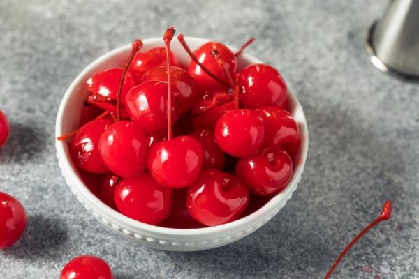 Maraschino cherries often co<em></em>ntain Red 3 dye.