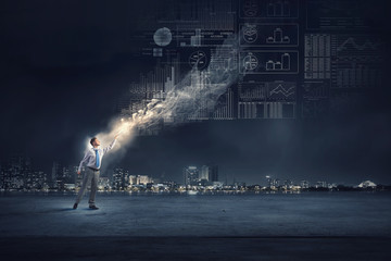 我国实行对外开放的根本目的是